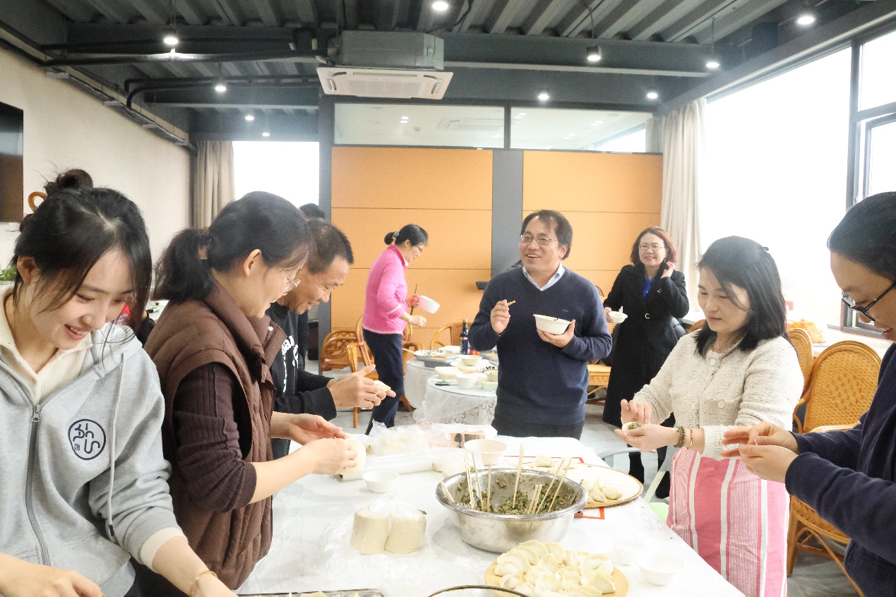 饺香暖寒冬 同心聚温情——beat365在线唯一官网工会举办冬至包饺子活动