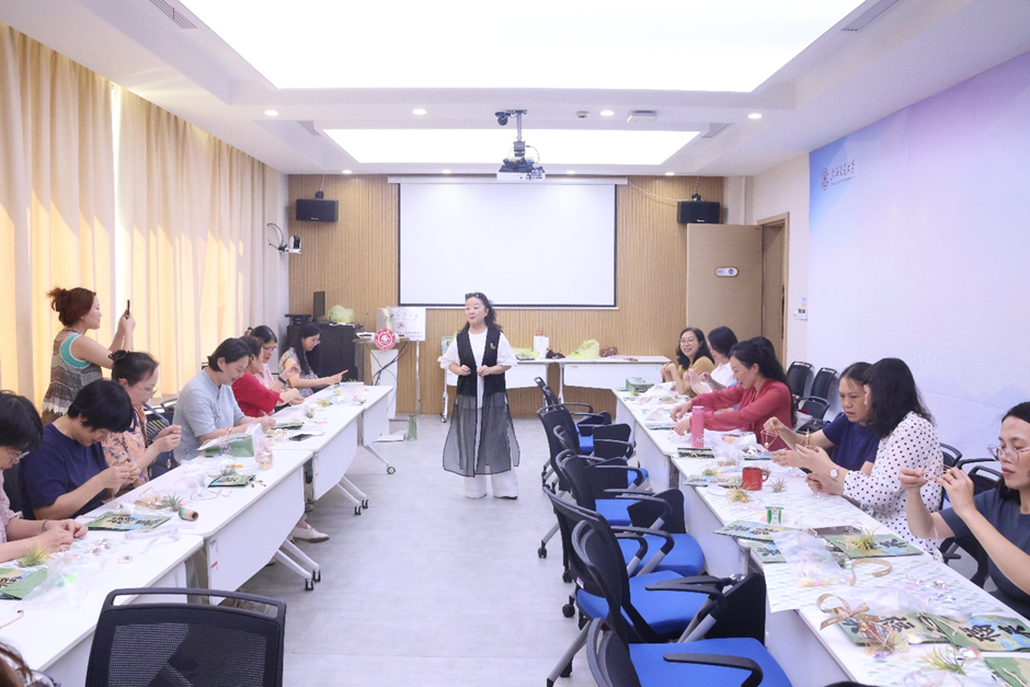 工会退管丨指尖灵动筑浪漫，风吟情韵暖人心——beat365在线唯一官网工会妇委会组织女教职工开展风铃制作活动